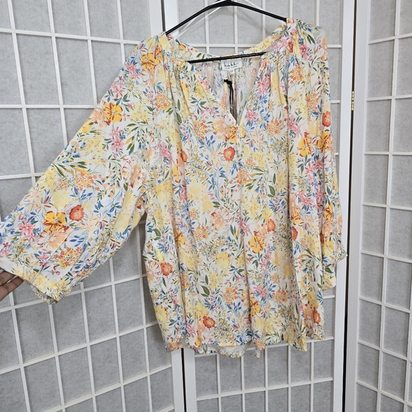 #52.Nicole Miller plus size 1xl Floral Top NWT - Picture 4 of 5
